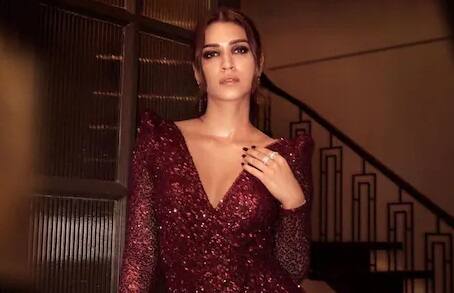 કૃતિ સેનને બહુ ઓછા સમયમાં પોતાની મહેનતથી બોલિવૂડમાં એક ખાસ ઓળખ બનાવી છે. કૃતિએ તેની દરેક ફિલ્મમાં આઉટ ઓફ ધ બોક્સ પાત્રો ભજવ્યા છે. આ જ કારણ છે કે આજે લાખો લોકો તેમના દિવાના છે. આ રિપોર્ટમાં અમે તમને કૃતિના સુંદર ઘરની એક ઝલક બતાવવા જઈ રહ્યા છીએ.