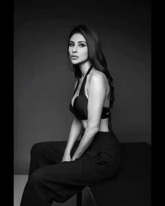 Pics: બ્લેક એન્ડ વ્હાઇટ તસવીરોમાં Mouni Royની કાતિલ અદાઓ, જુઓ સામે આવેલી તસવીરો.....