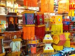 Diwali 2022 : दिवाळीनिमित्त सजल्या बाजारपेठा; विविध आकाशकंदील खरेदीसाठी ग्राहकांची गर्दी