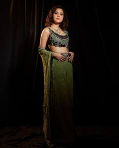 PHOTO: नुसरत भरुचाचा बोल्ड अवतार, डिझायनर ब्लाऊजवर खिळली नजर!