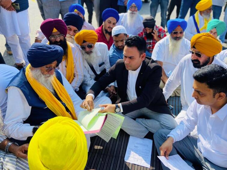 Simranjit Manns sit-in continued for the third day in Kathua, now the courts stance ਸਿਮਰਨਜੀਤ ਮਾਨ ਵੱਲੋਂ ਕਠੂਆ 'ਚ ਤੀਜੇ ਦਿਨ ਵੀ ਧਰਨਾ ਜਾਰੀ, ਹੁਣ ਅਦਾਲਤ ਦਾ ਕੀਤਾ ਰੁਖ