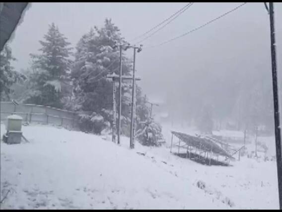 Snowfall In Kashmir: कश्मीर में हुई मौसम की पहली बर्फबारी, पहाड़ों ने ओढ़ी सफेद चादर, देखें तस्वीरें