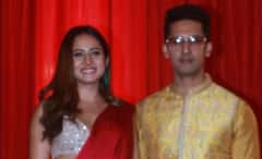 Diwali 2022: আলোর উৎসবেও পাশাপাশি, লাল লেহঙ্গায় অনবদ্য ক্যাটরিনা, কাছছাড়া করলেন না ভিকিকে