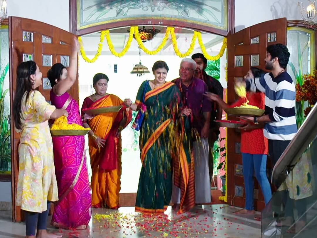 Gruhalakshmi Serial October 20th Episode 768 Written Update Today Episode Gruhalakshmi October 20th: పరంధామయ్య సర్ ప్రైజ్- తులసికి పూలతో ఘన స్వాగతం