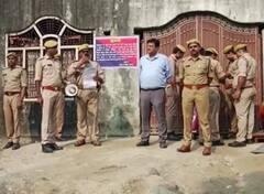 सीतापुर में गोकशी के तीन अभियुक्तों पर कसा शिकंजा, साढ़े तीन करोड़ की संपत्ति कुर्क