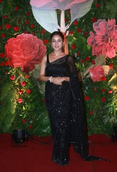 ਰਮੇਸ਼ ਤੋਰਾਨੀ ਦੀ ਦੀਵਾਲੀ ਪਾਰਟੀ 'ਚ ਪਹੁੰਚੀ ਸ਼ਹਿਨਾਜ਼ ਗਿੱਲ, ਕਾਲੀ ਸਾੜੀ 'ਚ ਲੱਗ ਰਹੀ ਸੀ ਖੂਬਸੂਰਤ, ਵੇਖੋ ਤਸਵੀਰਾਂ