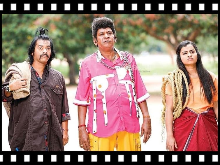 Naai Sekar Returns movie photos are being shared the production team Naai Sekar Returns: ‛இது தான் இப்போதைக்கு வடிவேலு டீம்...’ நாய் சேகர் ரிட்டன் புகைப்படங்கள் வெளியீடு!