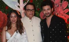 Diwali 2022: আলোর উৎসবেও পাশাপাশি, লাল লেহঙ্গায় অনবদ্য ক্যাটরিনা, কাছছাড়া করলেন না ভিকিকে