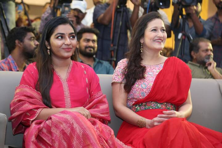 ఈ సందర్భంగా నాగార్జున సూపర్ హిట్ సినిమా ‘నిన్నే పెళ్లాడుతా’లోని ‘కన్నుల్లో నీ రూపమే’ అనే పాట పాడి అలరించాడు కార్తి.