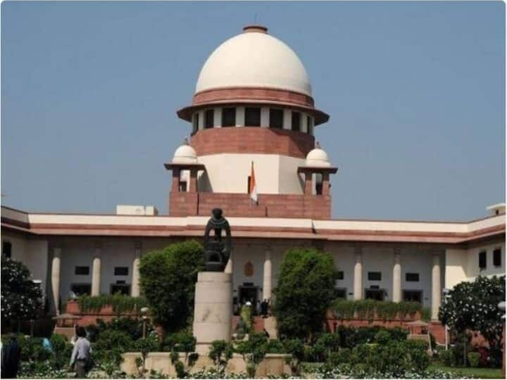 Demand for newborn feeding room in public places SC issues notice to Center ann Supreme Court: नवजात को दूध पिलाने के लिए सार्वजनिक जगहों पर अलग से व्यवस्था बनाने की मांग, SC ने केंद्र को जारी किया नोटिस