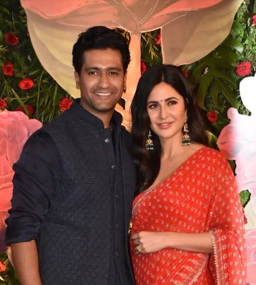 ਦੀਵਾਲੀ ਦਾ ਖੁਮਾਰ ਆਮ ਲੋਕਾਂ ਦੇ ਨਾਲ-ਨਾਲ ਬਾਲੀਵੁੱਡ ਸੈਲੇਬਸ 'ਤੇ ਵੀ ਚੜ੍ਹਨ ਲੱਗਾ ਹੈ। ਦੀਵਾਲੀ  ਆਉਣ ਤੋਂ ਪਹਿਲਾਂ ਹੀ ਕਈ ਸਿਤਾਰਿਆਂ ਦੇ ਘਰ ਪਾਰਟੀ ਸ਼ੁਰੂ ਹੋ ਚੁੱਕੀ ਹੈ। ਮਸ਼ਹੂਰ ਬਾਲੀਵੁੱਡ ਨਿਰਮਾਤਾ ਰਮੇਸ਼ ਤੋਰਾਨੀ ਨੇ ਹਾਲ ਹੀ ਵਿੱਚ ਆਪਣੇ ਘਰ ਇੱਕ ਦੀਵਾਲੀ ਪਾਰਟੀ ਰੱਖੀ ਸੀ ਅਤੇ ਇਸ ਵਿੱਚ ਸਾਰੇ ਮਸ਼ਹੂਰ ਹਸਤੀਆਂ ਨੇ ਸ਼ਿਰਕਤ ਕੀਤੀ ਸੀ ਪਰ ਸਭ ਤੋਂ ਵੱਧ ਚਰਚਾ ਬਾਲੀਵੁੱਡ ਦੀ ਪਿਆਰੀ ਜੋੜੀ ਕੈਟਰੀਨਾ ਅਤੇ ਵਿੱਕੀ ਦੀ ਸੀ।