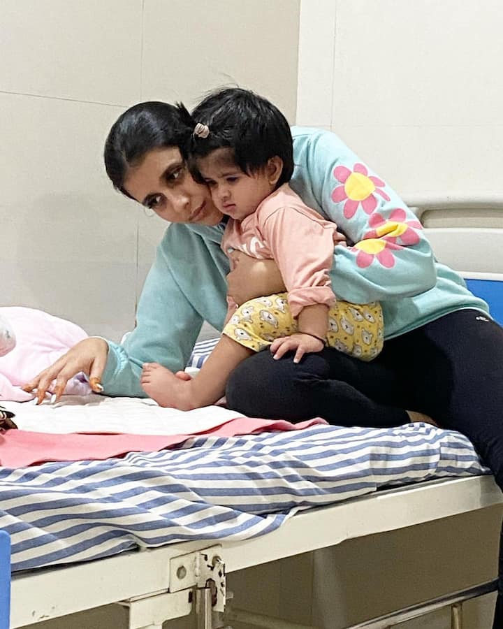 उनकी बेटी जियाना को डेंगू हो गया था, जिसकी वजह से उन्हें अस्पताल में भर्ती कराया गया था. हालांकि, अब वह बेहतर हैं और रिकवर कर रही हैं. एक्ट्रेस ने सोशल मीडिया पर पोस्ट के जरिए डॉक्टर्स को धन्यवाद किया है.