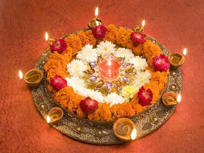 Diwali 2022: Customs and Traditions of Deepavali You Should Know About Diwali 2022: தீபாவளி ஏன் கொண்டாடப்படுகிறது ? அதன் பாரம்பரிய பழக்கவழக்கங்கள் என்ன?