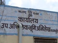 Hingoli : नोटीस पाहण्यासाठी कर्मचाऱ्याने मागितली हजाराची लाच, शेतकऱ्याच्या मुलाने दाखवला 'इंग्लिश अवतार', हिंगोलीतील अधिकारी अवाक