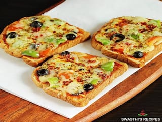 Bread Pizza Recipe: दिवाली पर बच्चे कर रहे हैं जंक फूड खाने की ज़िद तो घर पर बस 10 मिनट में बनाएं ब्रेड पिज़्ज़ा, फटाफट नोट करें रेसिपी