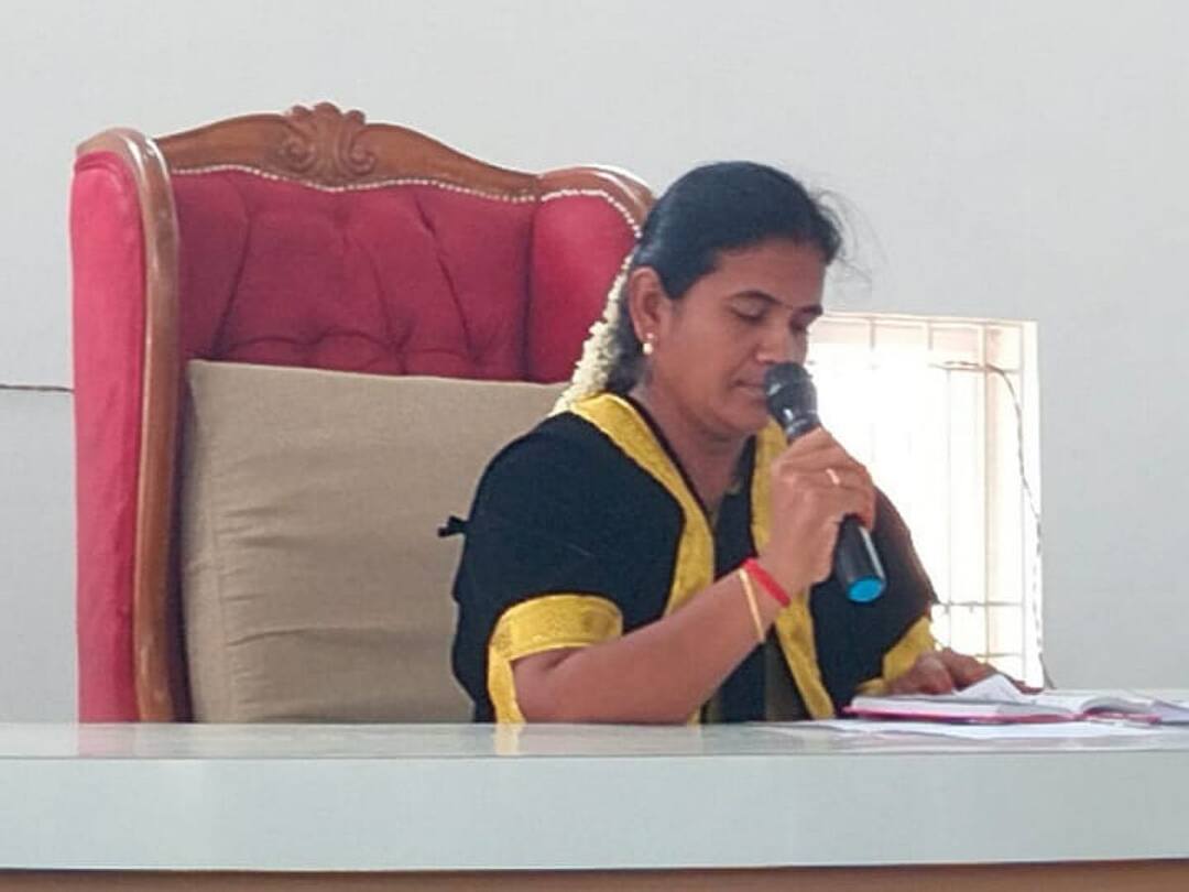 போக்குவரத்து நெரிசல் பகுதிகளில் ஆர்ப்பாட்டம் நடத்தக் கூடாது - கரூர் மாநகராட்சி கூட்டத்தில் காரசார விவாதம் Karur district, there was a heated discussion in the municipal corporation meeting that no demonstration should be held in areas with traffic congestion. போக்குவரத்து நெரிசல் பகுதிகளில் ஆர்ப்பாட்டம் நடத்தக் கூடாது - கரூர் மாநகராட்சி கூட்டத்தில் காரசார விவாதம்