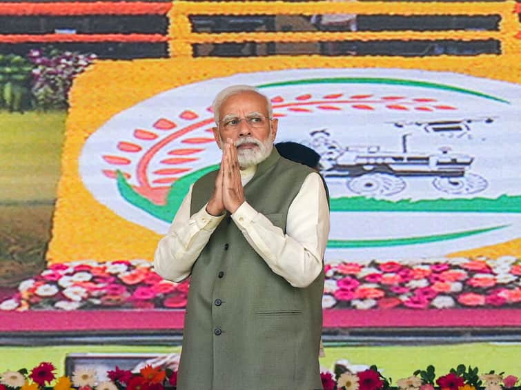 PM Modi In Gujarat: Congress Insulted Tribal Culture, Community Will Teach Party A Lesson In Polls PM Modi In Gujarat: Congress Insulted Tribal Culture, Community Will Teach Party A Lesson In Polls