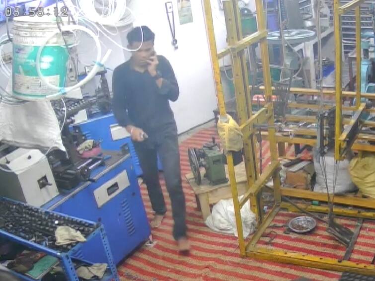 Police investigating the theft of one kg of gold worth Rs 50 lakh in Coimbatore TNN Crime: கோவையில் ரூ.50 லட்சம் மதிப்புள்ள ஒரு கிலோ தங்கம் திருட்டு - போலீஸ் விசாரணை