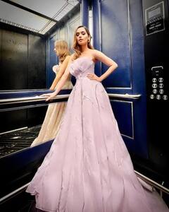 Pics: સિન્ડ્રેલા બનીને Manushi Chhillarએ રેમ્પ પર કર્યુ હૉટ વૉક, સુંદર તસવીરો તમે પણ જુઓ..........