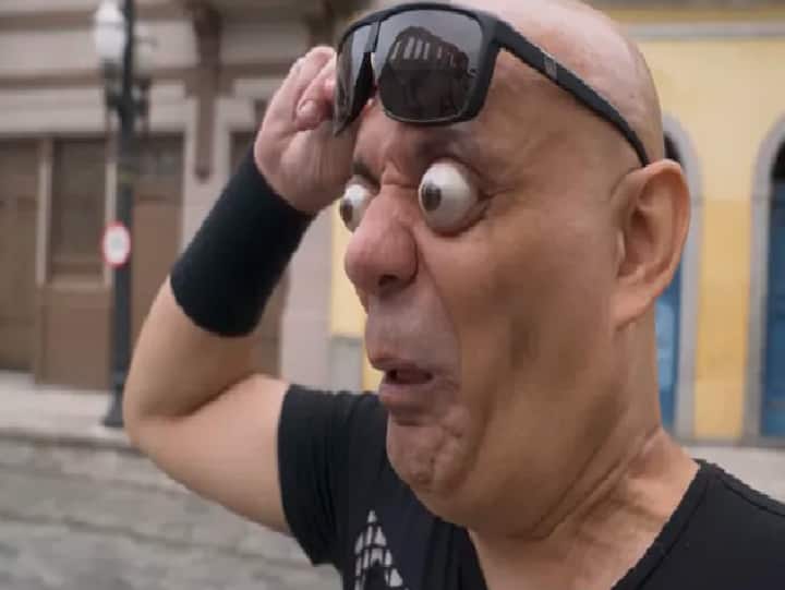 Watch: Man Sets Guinness Record For The Farthest Eyeball Pop Ever ஆத்தி.. இதெல்லாம் ஒரு கின்னஸ் ரெக்கார்டா?- விழித்துப் பார்த்தே சாதித்த நபர்!