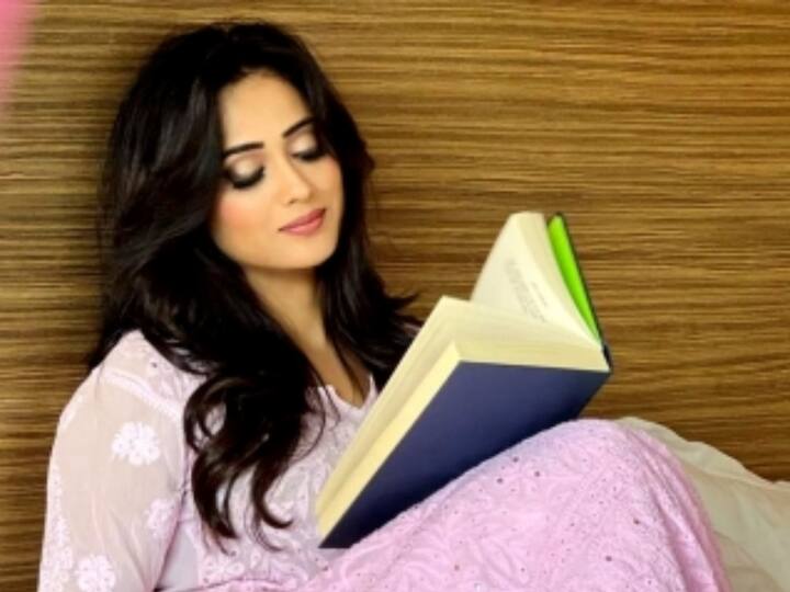 Shweta Tiwari Opens Up About Her Love For Books, Says She Got It From Her Mother Shweta Tiwari Opens Up About Her Love For Books, Says She Got It From Her Mother
