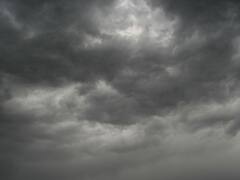 সাগরে ঘনাচ্ছে দুর্যোগের মেঘ, উপকূলবর্তী এলাকায় ক্ষয়ক্ষতির আশঙ্কা