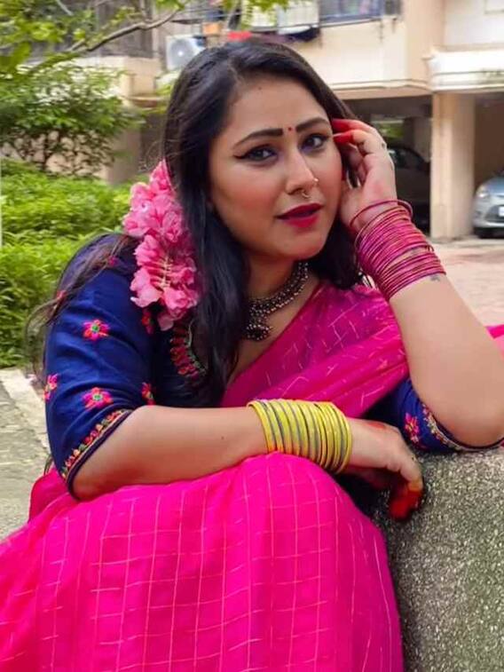 बेखुदी में गुनगुनाती दिखीं प्रियंका पंडित