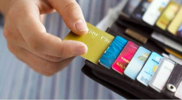 Diwali Shopping With Credit Card : ਦੇਸ਼ ਭਰ 'ਚ ਆਨਲਾਈਨ ਖਰੀਦਦਾਰੀ ਕਰਨ ਲਈ ਬਜ਼ਾਰ ਵਿੱਚ ਕਈ ਤਰ੍ਹਾਂ ਦੇ ਕ੍ਰੈਡਿਟ ਕਾਰਡ ਉਪਲਬਧ ਹਨ।