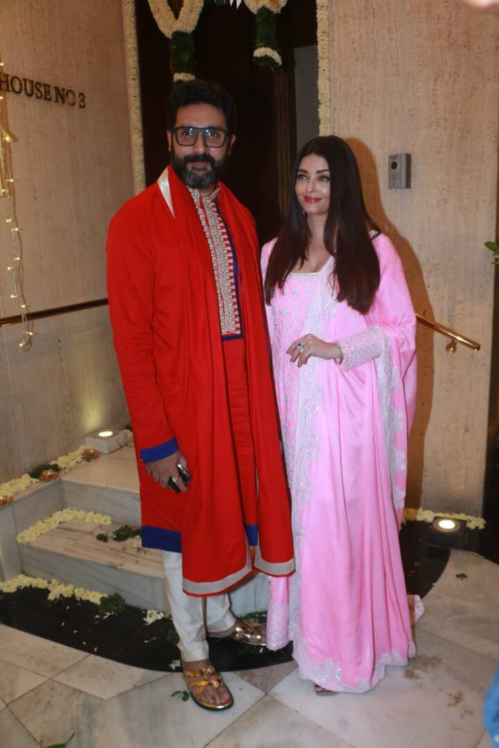 प्रॉपर इंडियन लुक में ऐश्वर्या राय बच्चन और अभिषेक बच्चन की दिवाली पार्टी की ये तस्वीरें काफी वायरल हो रही हैं.