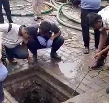 यात दोन कर्मचाऱ्यांचा दुर्दैवी मृत्यू झाला आहे.