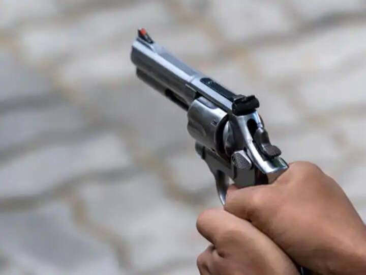 Jharkhand Crime News: गढ़वा में झामुमो नेता की मस्जिद जाते समय गोली मारकर हत्या, इलाके में तनाव का महौल Garhwa JMM leader shot dead while going to mosque in Jharkhand Jharkhand Crime News: गढ़वा में झामुमो नेता की मस्जिद जाते समय गोली मारकर हत्या, इलाके में तनाव का महौल