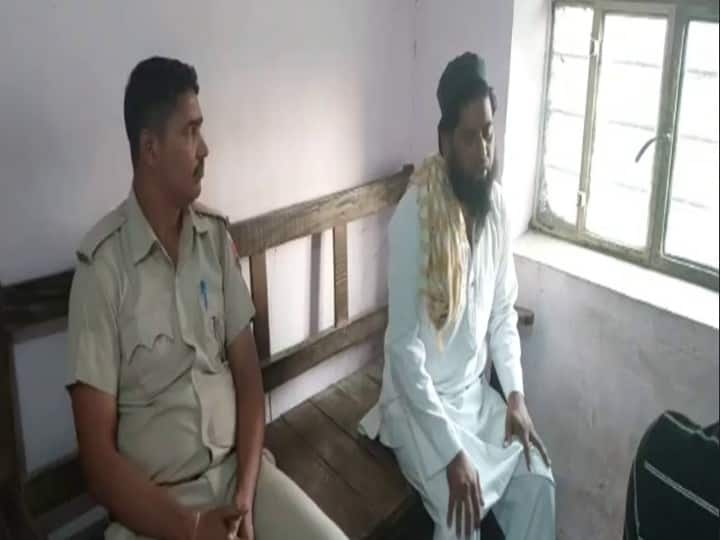 Rajasthan: Maulvi did obscene act with minor in Bharatpur, people caught and handed over to police ann Bharatpur News: नाबालिग को मस्जिद ले जाकर मौलवी ने की अश्लील हरकत, लोगों ने पकड़कर धुना, फिर पुलिस के हवाले किया