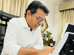 బ్రిటన్ ప్రధాని రాజీనామాతో ముడిపెట్టి మోదీపై కేటీఆర్ విమర్శలు