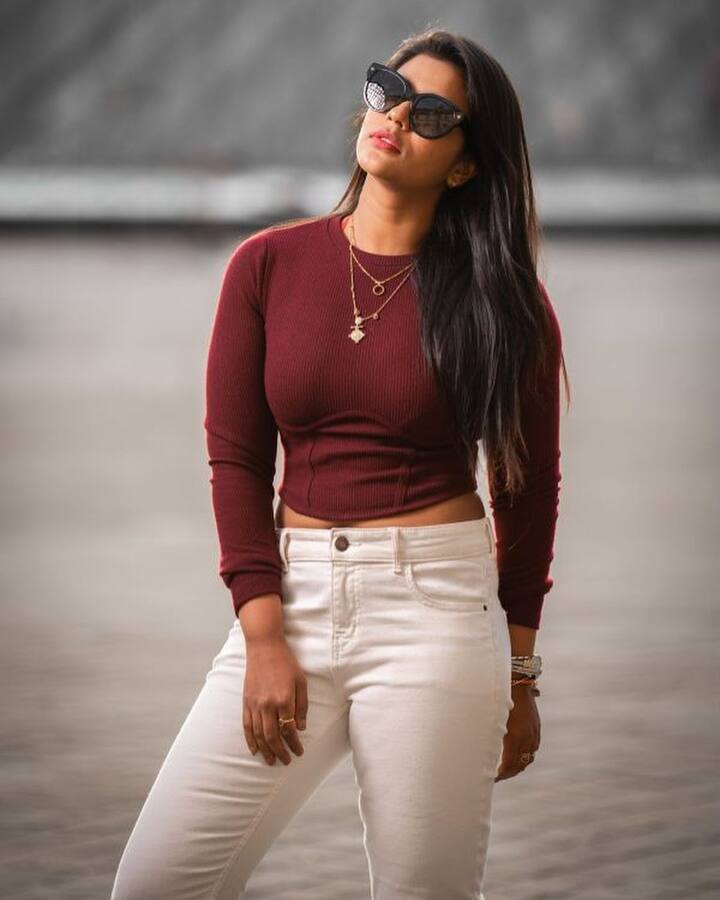 వరసగా స్టార్ హీరోల సినిమాల్లో ఛాన్స్ దక్కించుకుంటుంది. Photo@Aishwarya Rajesh/instagram