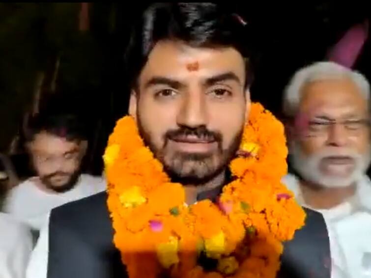 Watch: Noida Politician Who Abused Woman Gets Grand Welcome After Release From Jail Watch: Noida Politician Who Abused Woman Gets Grand Welcome After Release From Jail