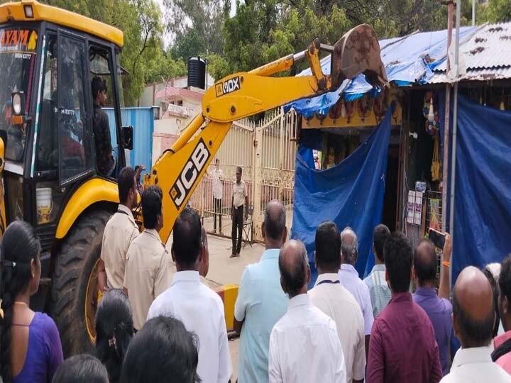 பழனி கோயில் நிர்வாகம் சார்பில் ஆக்கிரமிப்புகள் அகற்றம் -  வியாபாரிகள் தர்ணா போராட்டம்