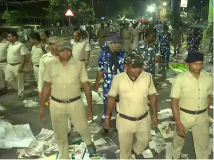 Kolkata Police vacated candidate Strike place imposed Section 144 in the area कोलकाता में TET को लेकर बवाल, पुलिस ने धरना दे रहे अभ्यर्थियों को हटाया, धारा 144 लागू