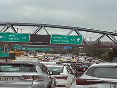 दिल्ली-गुरुग्राम एक्सप्रेस-वे पर यूं थम गया 6 किलोमीटर तक ट्रैफिक-देखें तस्वीरें