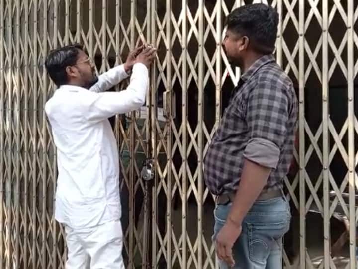 Firozabad News BJP Councilor put a lock outside the Jalkal Vibhag department ANN Firozabad: बीजेपी पार्षद ने जलकल विभाग के बाहर लगाया ताला, सभी अधिकारी अंदर हुए बंद, बाद में तोड़ा गया