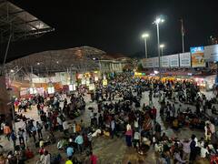 In Pics : पुणे स्टेशनवर घरी परतणाऱ्यांची मोठी गर्दी; इलेक्ट्रिक जीना बंद असल्याने प्रवाशांचे हाल