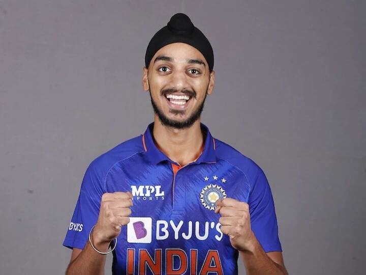 T20 World Cup 2022 top debutant Arshdeep singh india naseem shah pakistan Camroon green T20 World Cup 2022: अर्शदीप सिंह समेत पहला वर्ल्ड कप खेल रहे इन खिलाड़ियों पर रहेंगी निगाहें, देखें पूरी लिस्ट