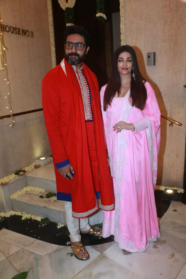 ऐश और अभिषेक की जोड़ी बॉलीवुड की सबसे प्यारी जोड़ी मानी जाती है. दोनों हमेशा कपल गोल सेट करने का कोई मौका नहीं छोड़ते हैं.