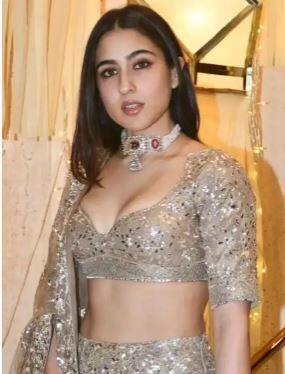 ਮਨੀਸ਼ ਮਲਹੋਤਰਾ ਦੀ ਪਾਰਟੀ ਦੀ ਰੌਣਕ ਵਧਾਉਣ ਲਈ ਇਕ ਤੋਂ ਵਧ ਕੇ ਇਕ ਸਿਤਾਰੇ ਪਹੁੰਚੇ ਪਰ ਇਹ ਕਿਵੇਂ ਹੋ ਸਕਦਾ ਹੈ ਕਿ ਬਾਲੀਵੁੱਡ ਦੀ ਮਸ਼ਹੂਰ ਭੈਣ-ਭਰਾ ਦੀ ਜੋੜੀ ਲਾਈਮਲਾਈਟ 'ਚ ਨਾ ਰਹੇ।