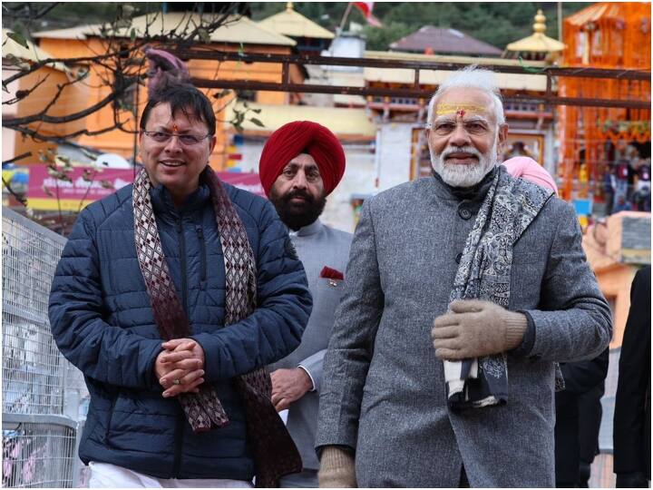 PM Modi Uttarakhand Visit good chemistry seen between PM Modi and CM Pushkar Singh Dhami PM Modi Uttarakhand Visit: पीएम मोदी और सीएम धामी में दिखी जबरदस्त केमिस्ट्री, देखें ये तस्वीरें