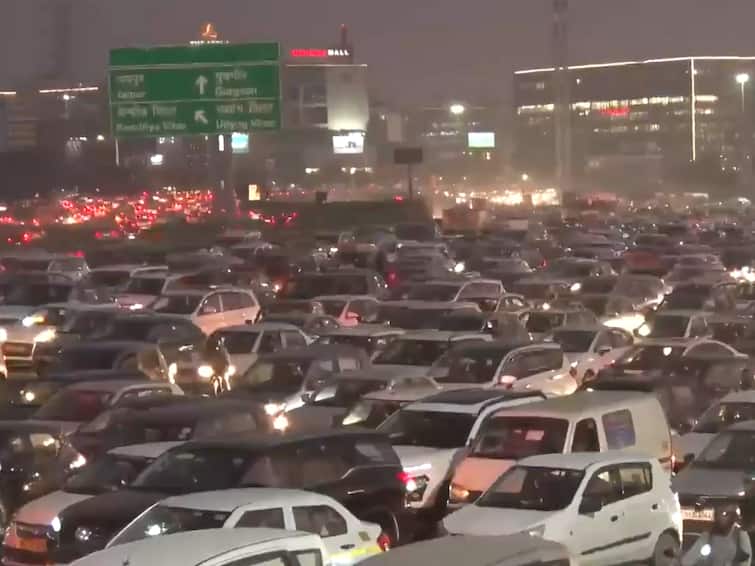 Ahead Of Diwali, Massive Traffic Jams In Delhi And Gurugram As People Flock Markets. Watch Ahead Of Diwali, Massive Traffic Jams In Delhi And Gurugram As People Flock Markets. Watch