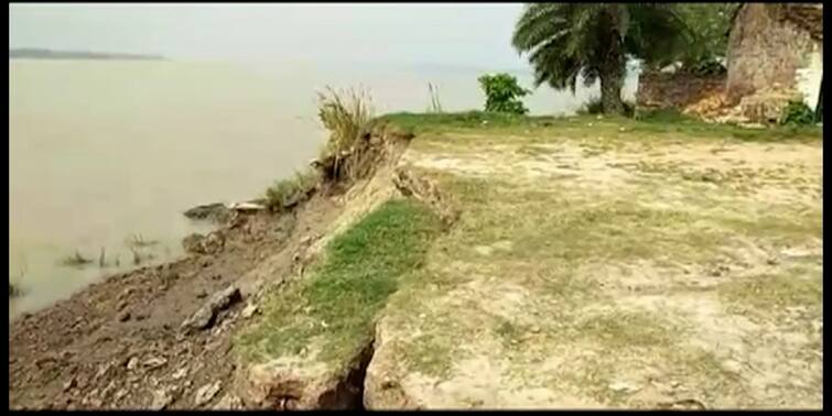 Satgachi in South 24 Parganas are affected by the erosion of Hooghly river South 24 Parganas: নদীপাড়ের গর্ত যেন মরণফাঁদ! ভাঙনের কবলে দক্ষিণ ২৪ পরগনার বিস্তীর্ণ এলাকা