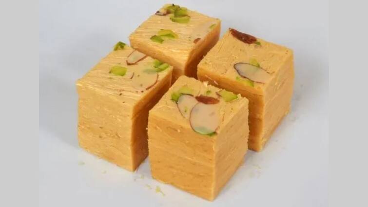 Diwali 2022: how to make soan papdi at home, know in details Diwali 2022: এই দীপাবলিতে বাড়িতে বানিয়ে ফেলুন সোনপাপড়ি, রইল তৈরির পদ্ধতি