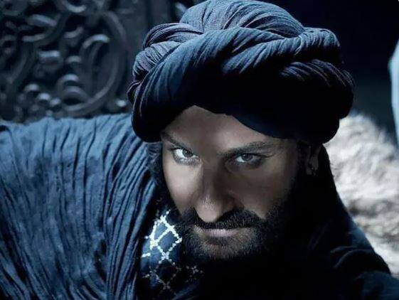 ਇੱਥੇ ਦੱਸ ਦੇਈਏ ਕਿ ਸੈਫ ਰਾਹੁਲ ਰਾਵੇਲ ਦੁਆਰਾ ਨਿਰਦੇਸ਼ਿਤ 1992 ਦੀ ਫਿਲਮ 'ਬੇਖੁਦੀ' ਦੀ ਗੱਲ ਕਰ ਰਹੇ ਸਨ। ਇਹ ਫਿਲਮ ਸੈਫ ਦੀ ਪਹਿਲੀ ਫਿਲਮ ਸੀ, ਪਰ ਦੋਸ਼ਾਂ ਵਿਚਾਲੇ ਉਨ੍ਹਾਂ ਨੂੰ ਨੌਕਰੀ ਤੋਂ ਕੱਢ ਦਿੱਤਾ ਗਿਆ ਸੀ।