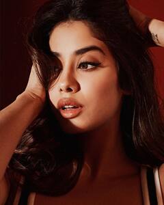 Janhvi Kapoor Sizzling Photo: अभिनेत्री जान्हवी कपूरचा हॉट आणि सिझलिंग अवतार; पाहा नवं फोटोशूट!