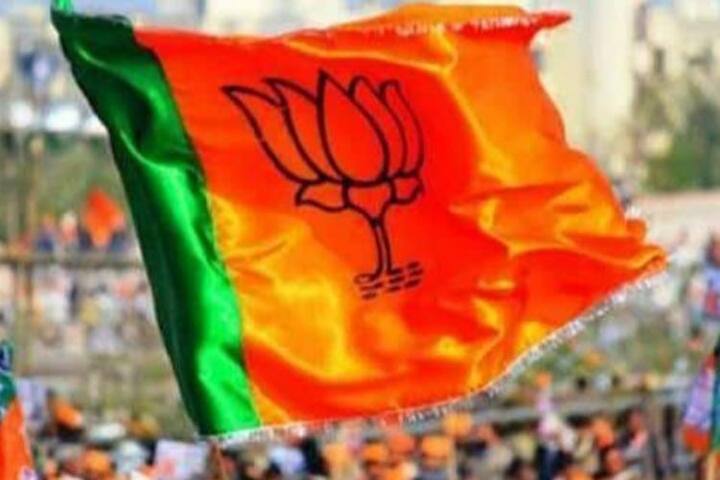 Power struggle between Nizamabad BJP leaders DNN ఇందూరు బీజేపీలో ఆధిపత్య పోరు- సీనియర్ల మధ్య ఆగని లొల్లి